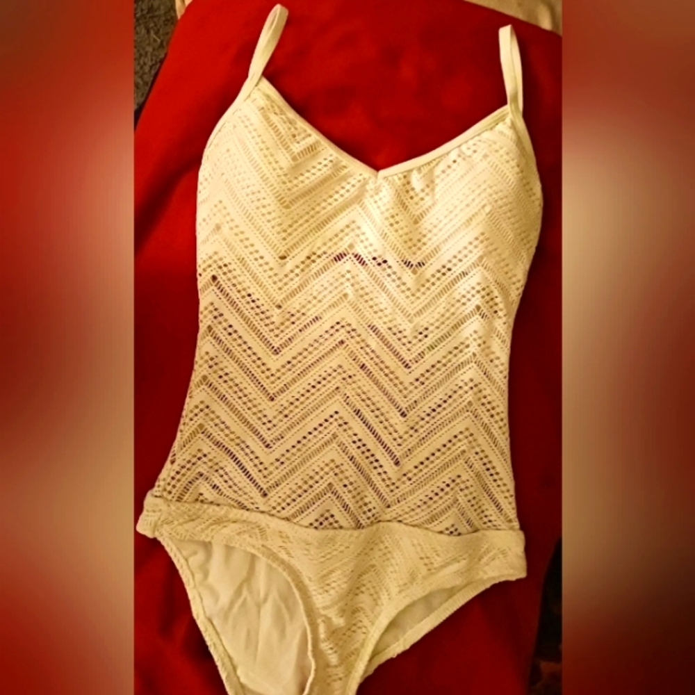Ivory lace look one piece swimsuit Sz S